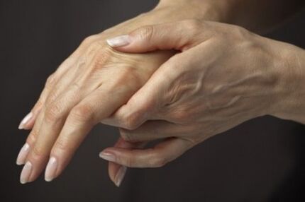 болевыя адчуванні ў суставах пальцаў рук